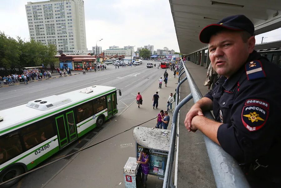 Станция метро выхино. Выхино станция метрополитена. Станция метро арбатская синяя ветка. Станция метро выхино. Выхино арбатская.
