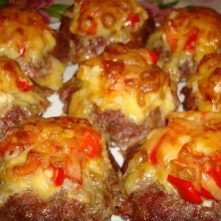 Котлеты в духовке с помидором и сыром
