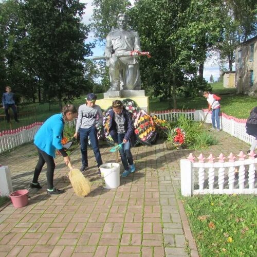 Памятник в деревне Коханово Ярцево. Коханово (городской посёлок, Витебская область). Мост в Коханово Толочинский район. Коханово сад.