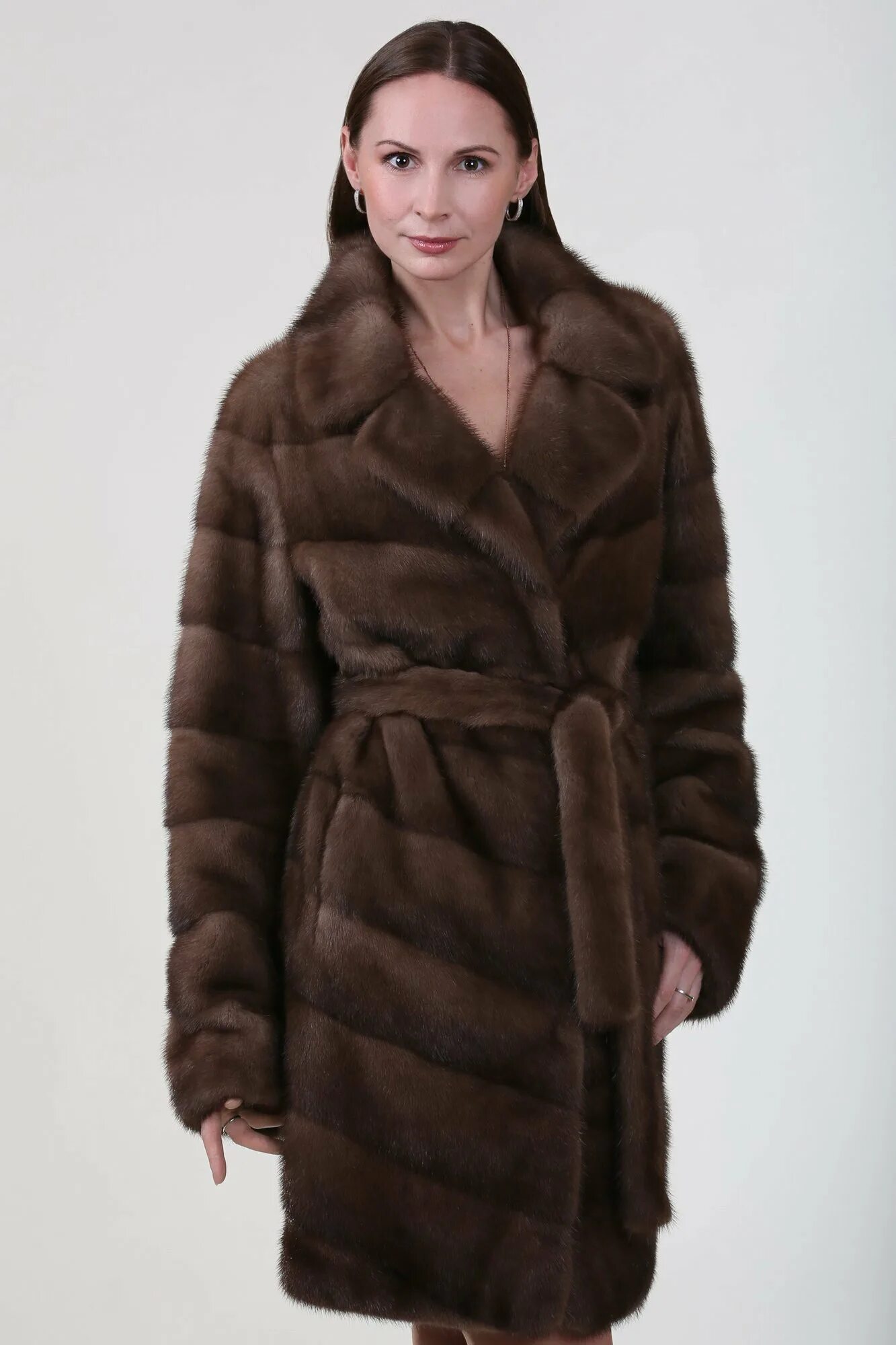 Шуба норковая классика английский воротник. Шуба с английским воротником из норки. Норковая шуба с воротником из соболя елена фурс. Норковая шуба snow ladyship. Норковые шубы 2023 английский воротник.