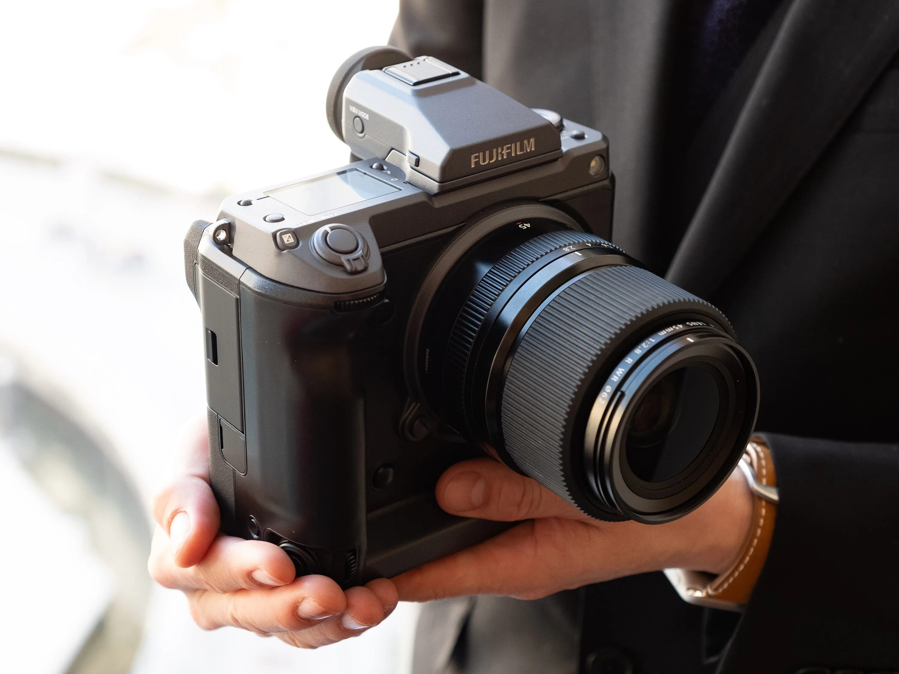 Эксклюзив камеры. Эксклюзив камеры. Эксклюзив камеры. Leica q2 007 edition. Фотоаппарат эксклюзивной покраски.