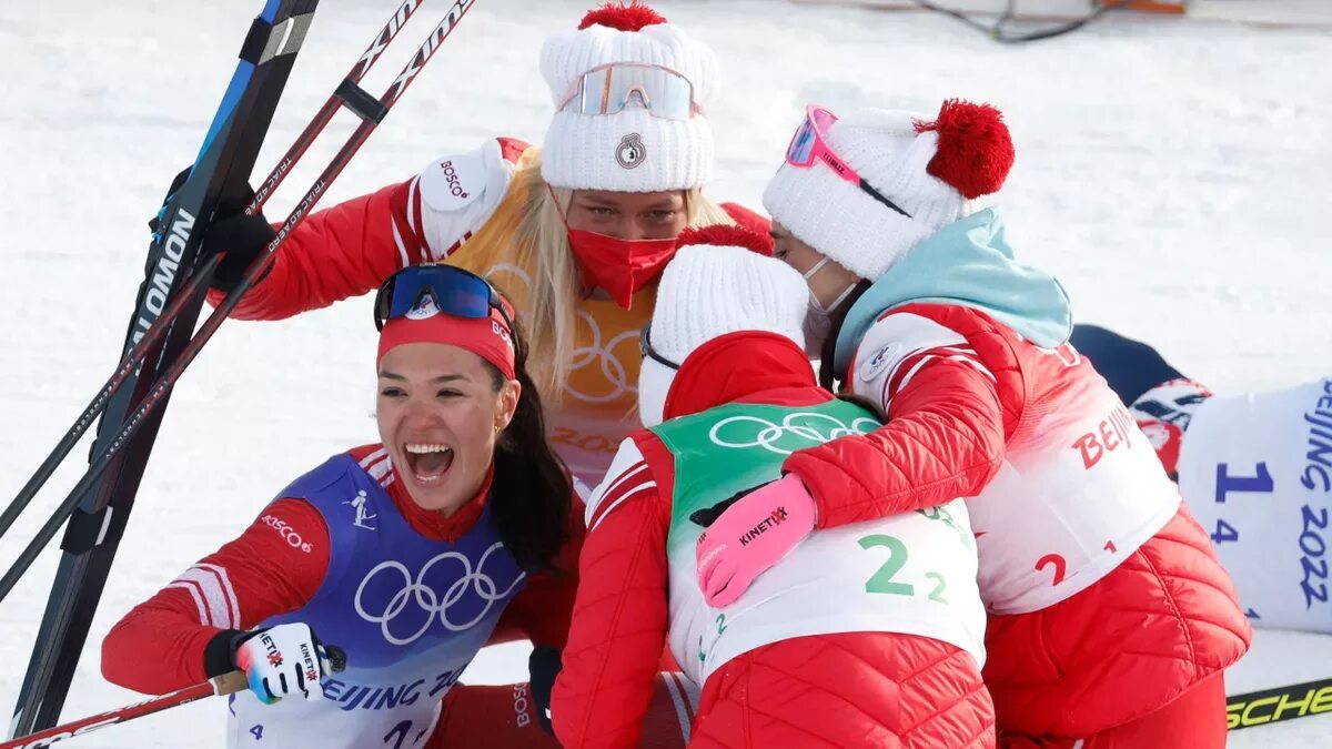 Эстафета лыжи женщины. Женская сборная россии по лыжным гонкам олимпийских игр 2022. Эстафета лыжи женщины. Эстафета лыжи женщины. Эстафета лыжи женщины.