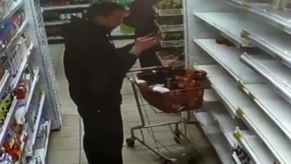 Прилавок во франции. Видео с пустыми полками в магазине. Французский супермаркет. Deficit фильм. Продукты дефицит.