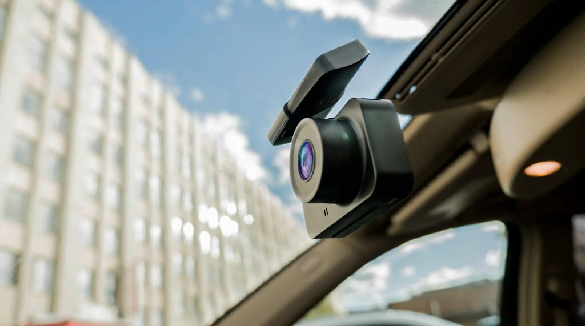 Можно ли видеорегистратор в машину. Carcam q8. видеорегистратор q8. видеорегистратор каркам q. регистратор каркам 3в1.