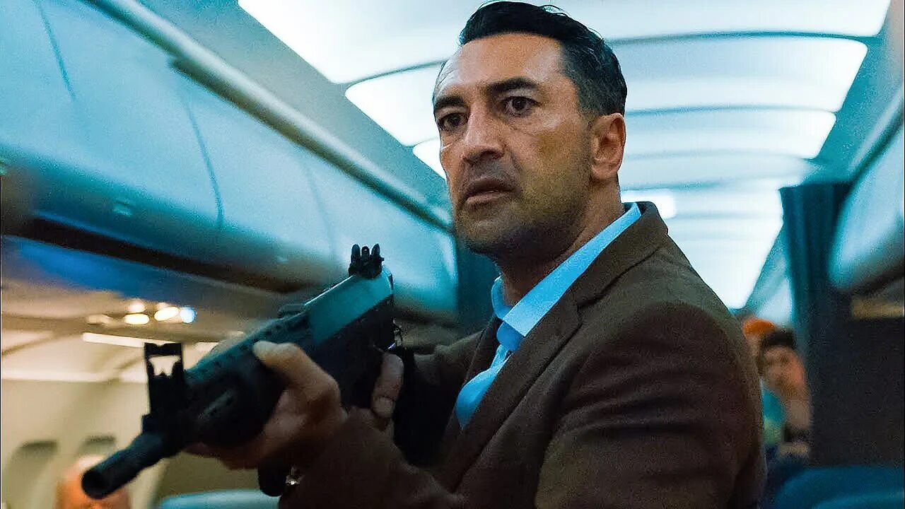 В ночь трейлер на русском. 8 ночь фильм 2021. В ночь 2020 сериал постер. Ужастик она приходит в ночи. Смотреть фильм одинокая ночь.