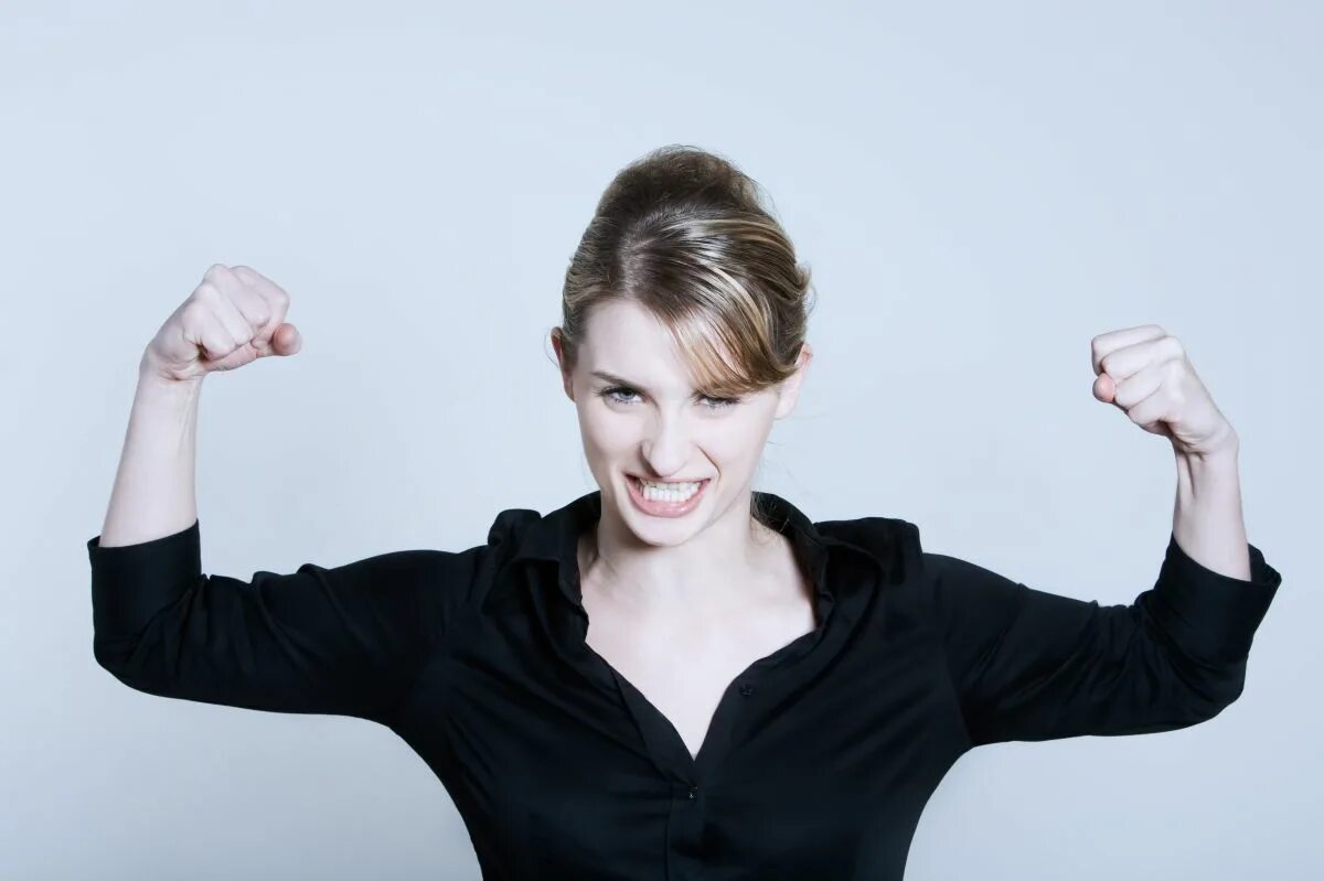 Девушка отказывается от денег. 20 признаков женщин. Признаки настоящего мужчины. Семь признаков негодной женщины. 20 признаков женщин.