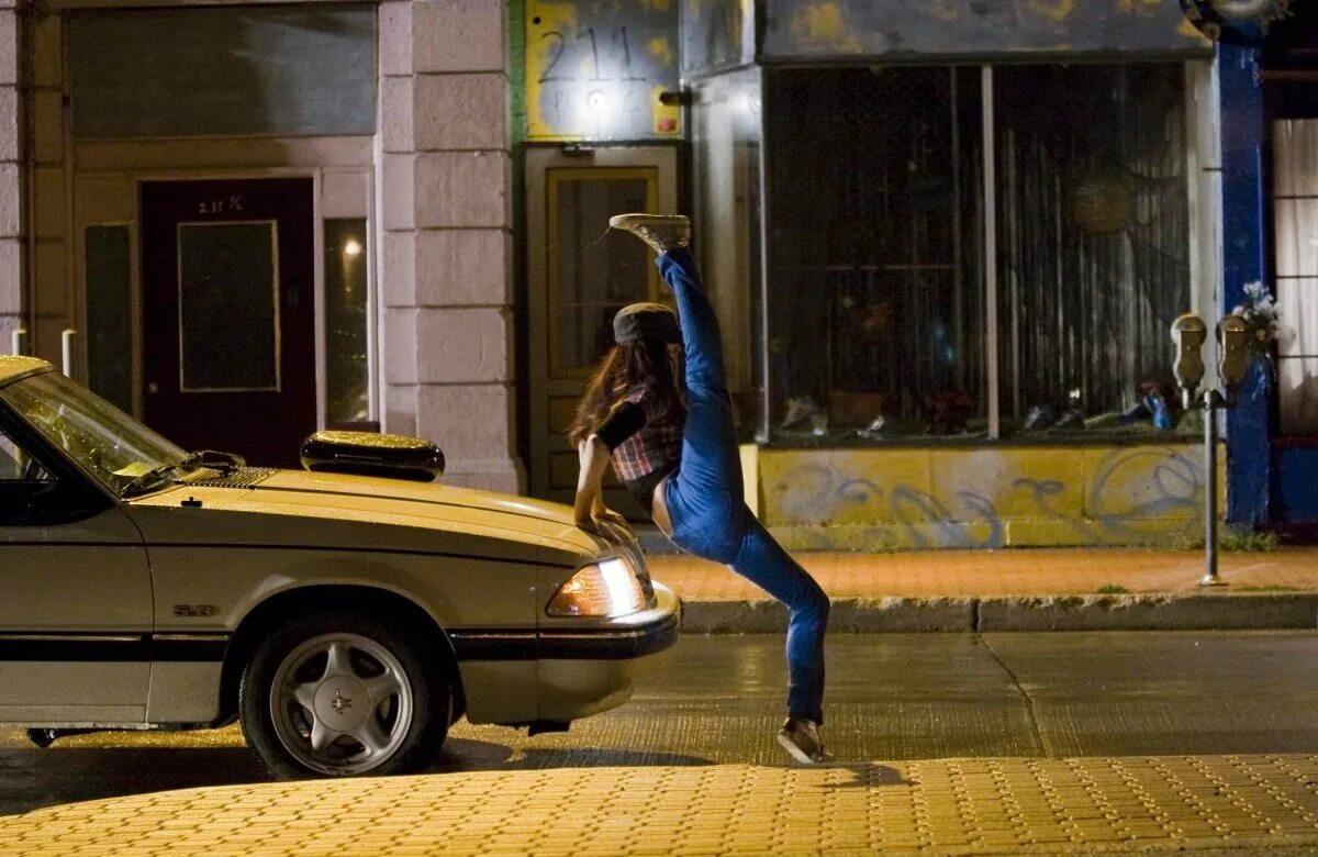 Сделай шаг: лови момент фильм 2013. Сделай шаг сша. Mary elizabeth winstead кадры. Мэри элизабет уинстэд лорен. Лови момент фильм 2013.