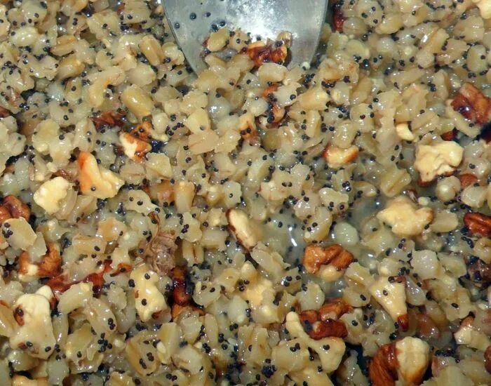 Кутья из пшеницы с маком. Кутья. кутья с маком и орехами. кутья из пшеницы с маком и медом.