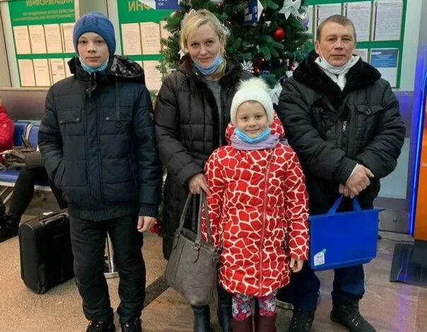 Брат матушка. Мать провожает сына. Брат матушка. Рождественский братья матери. Мать дани милохина.