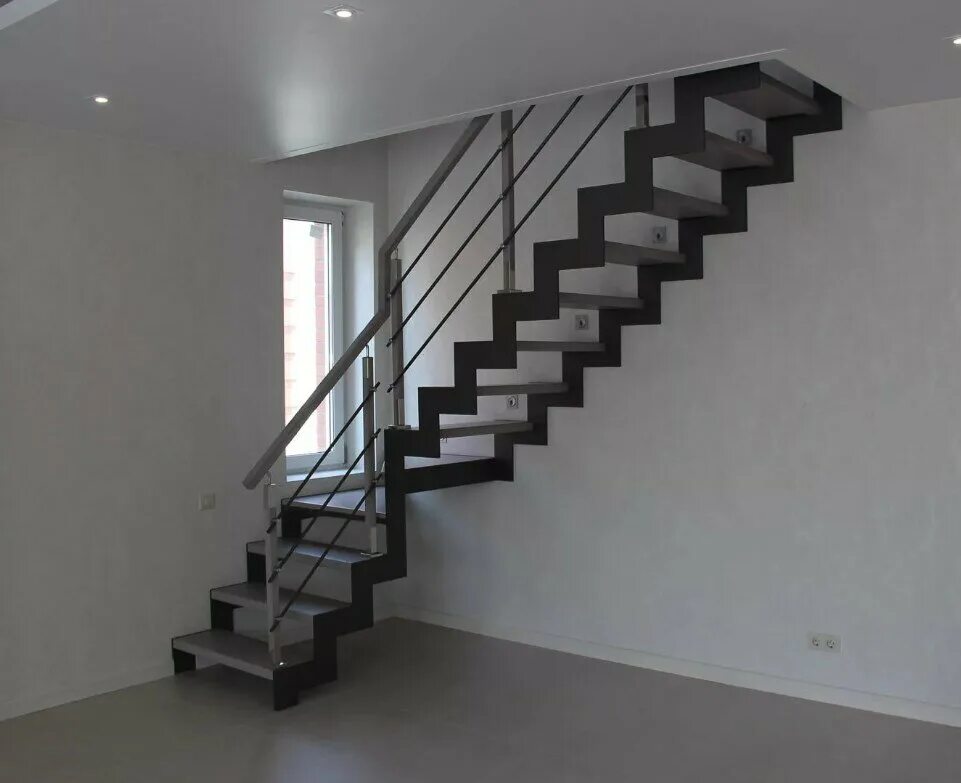 Металлические лестницы новосибирск. Metal ladder. Лестница металлокаркас. Каркас лестницы из металла. Металлическая лестница на заводе.