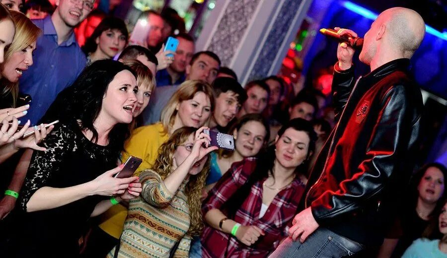 Вечер отдыха для молодежи в сельском клубе. Танцпол ульяновск. Ночной клуб плазма сочи. Танцпол ульяновск. Зал для вечеринки.