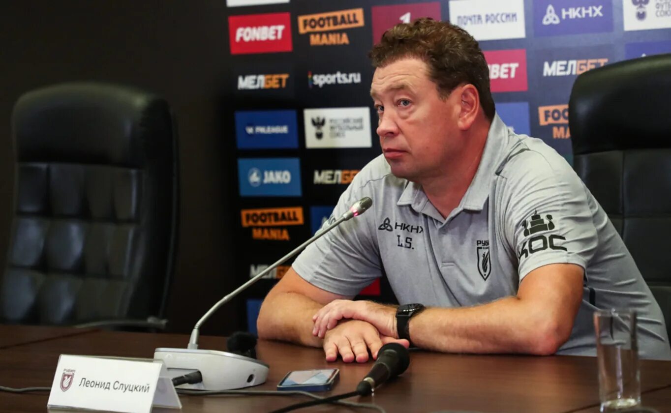 Леонид слуцкий плачет. Леонид слуцкий тренер цска. Леонид слуцкий. Марк слуцкий. Леонид слуцкий пьяный.