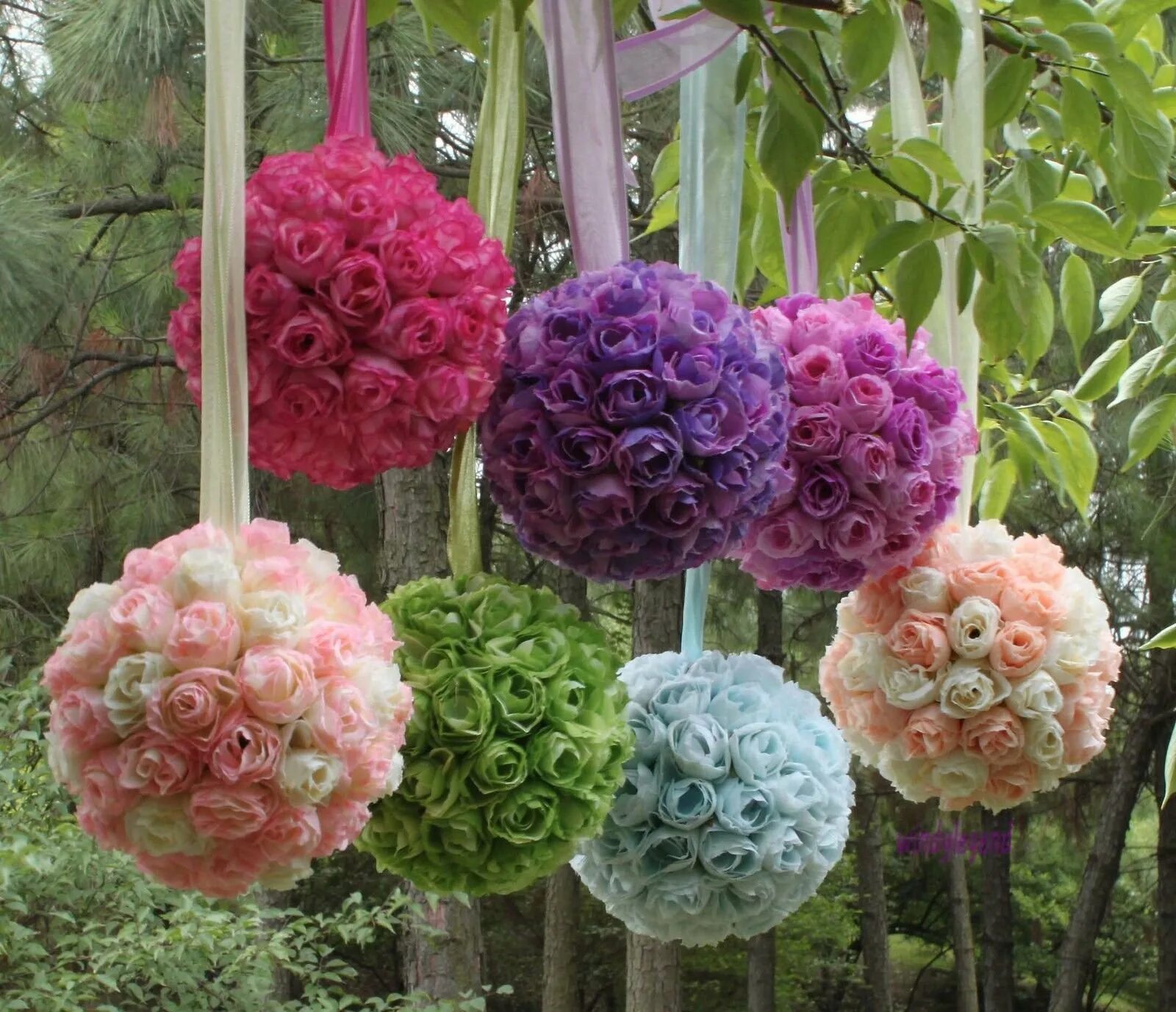 Шары украшенные цветами. Подвесные цветочные шары. Декоративный шар из цветов. Цветочные шары из бумаги. Декоративные шары для сада.