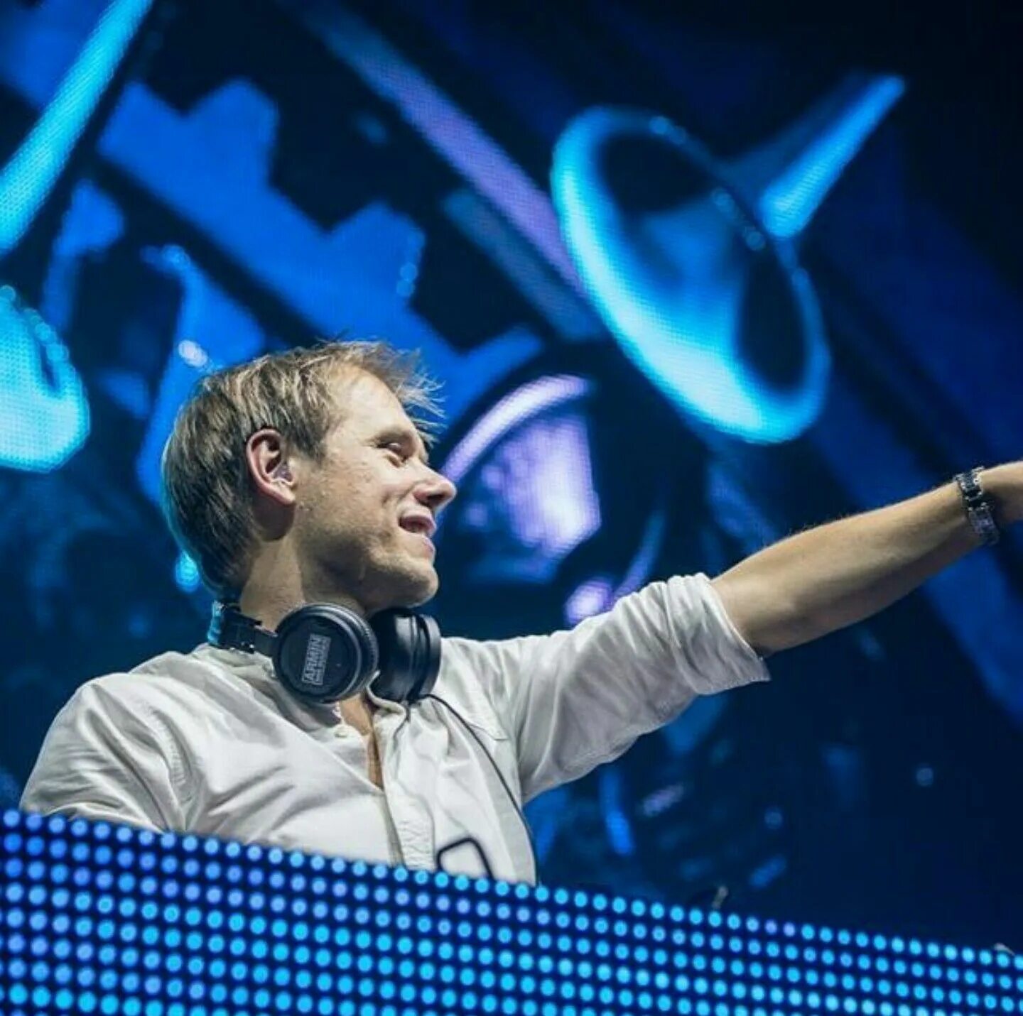 Armin van a state of trance. Армин ван бюрен. диджей армин. армин ван бюрен концерт. armin van buuren концерт.