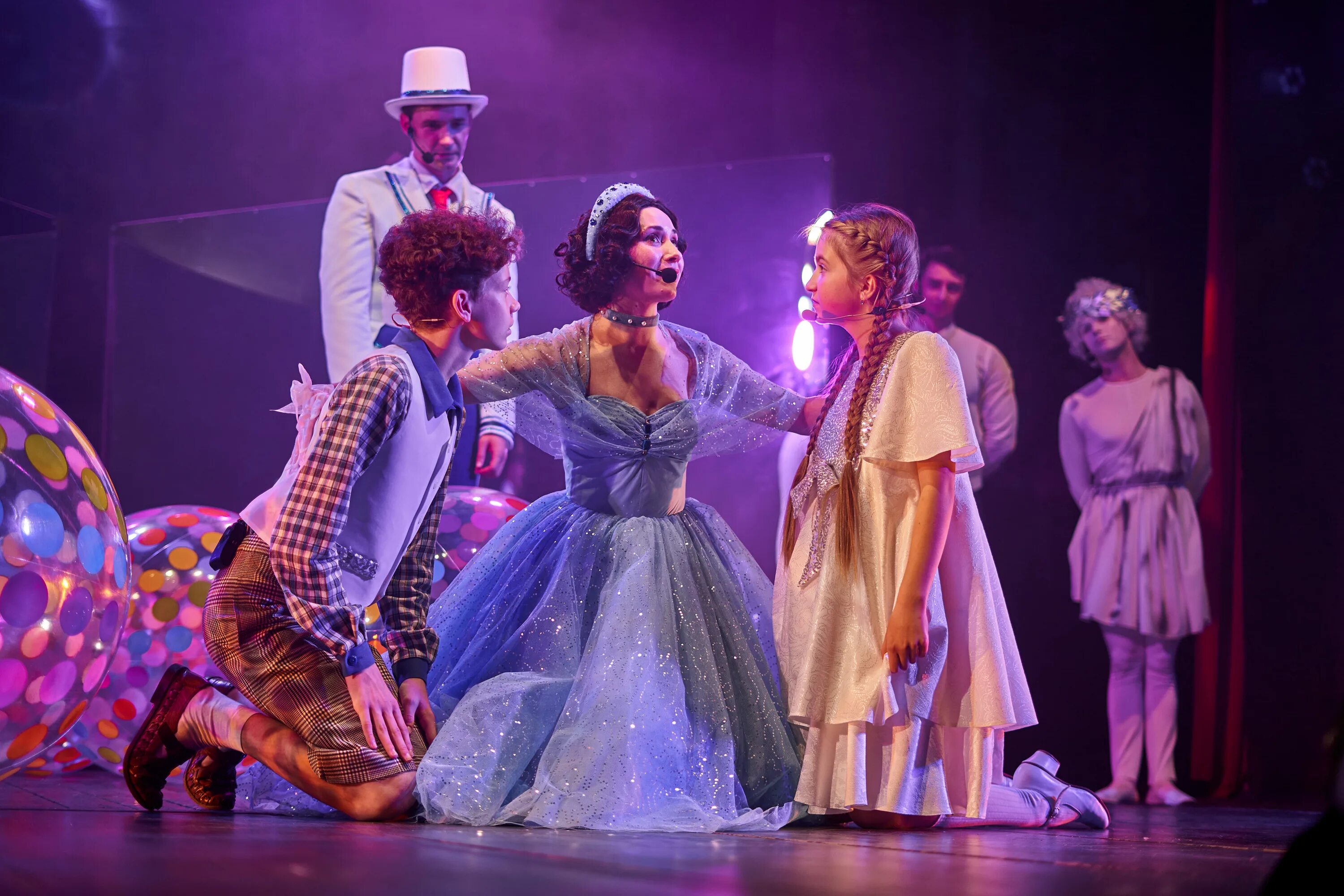 Бродвейский мюзикл spamalot. Мюзикл м. Театр мюзикла. Мюзикл зорро. Бродвей нью-йорк мюзикл.