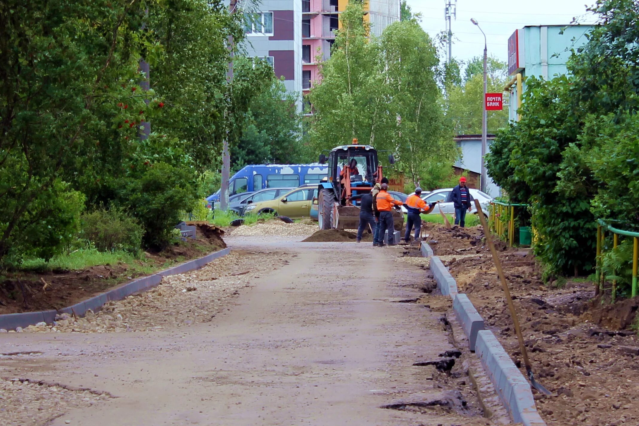 Ремонт город московский. Благоустройство улиц города. Дорожные работы работы по благоустройству. Дорожный рабочий благоустройство дороги. Ремонт дворов.