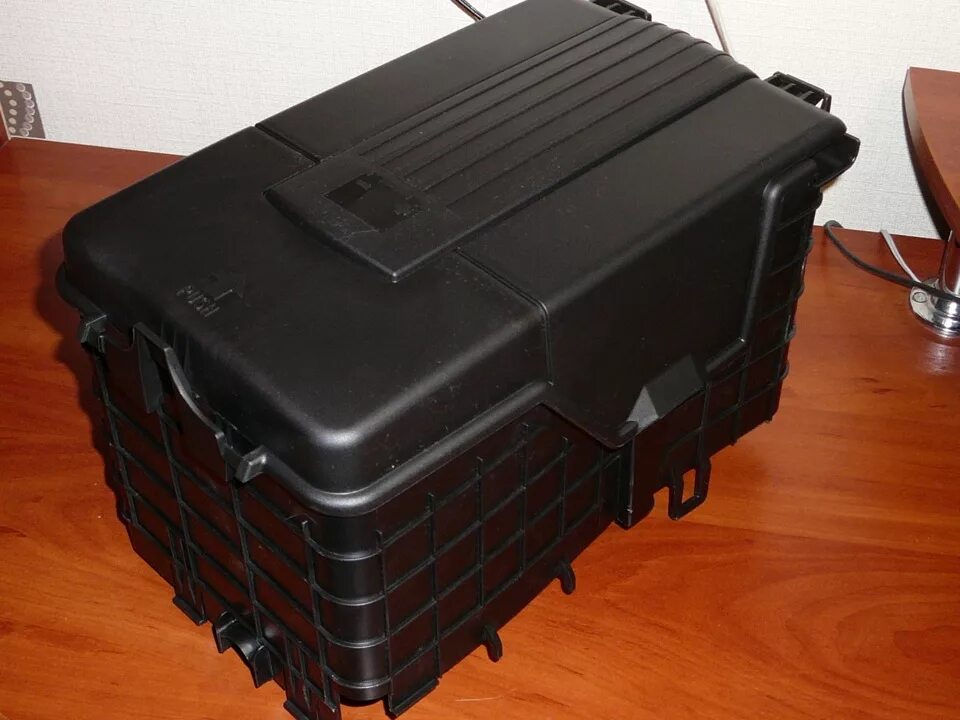 Кожух аккумулятора пежо 307. Выносной аккумулятор для n340rt. Кожух аккумулятора. Кожух аккумулятора хонда. Кожух акб фольксваген b5.