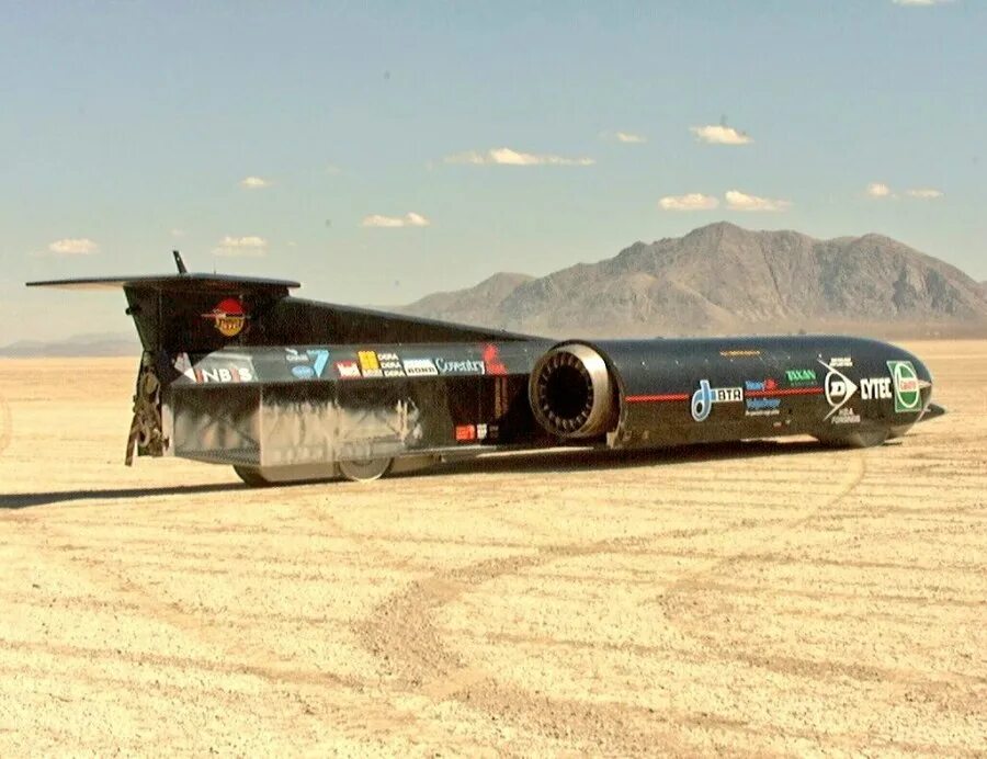 Thrust ssc англичанином энди грином. Thrust ssc 1228. Сверхзвуковой thrust ssc. Самая большая скорость на машине. Самая большая скорость на машине.