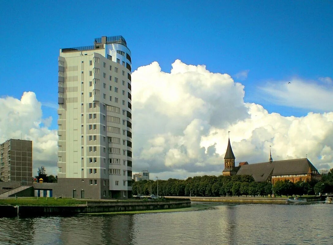 Дом советов калининград 2021. Здание на вилоновской самара. Высокие здания калининграда. Калининград здание советов. Высокие здания калининграда.