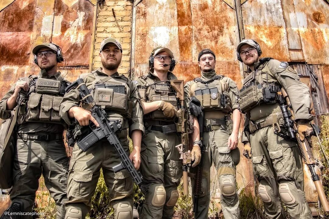 тиммейты проджект. кувалда project zomboid. типичные тиммейты. проект зомбоид мемы. приколы про тиммейтов.