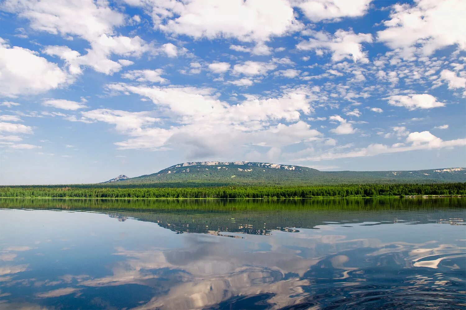 Озеро Зюраткуль. Зюраткуль национальный парк. Озеро Зюраткуль Челябинская область. Плотина Зюраткуль. Озеро зюраткуль челябинская
