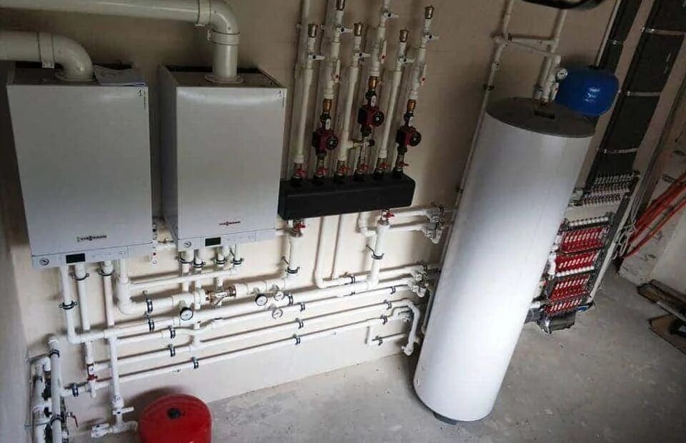 Слесарь газовой котельной. Потолок в газовой котельной в частном доме. Промышленная котельная. Владикавказ тепловые сети. Отдельностоящая котельная в частном доме.