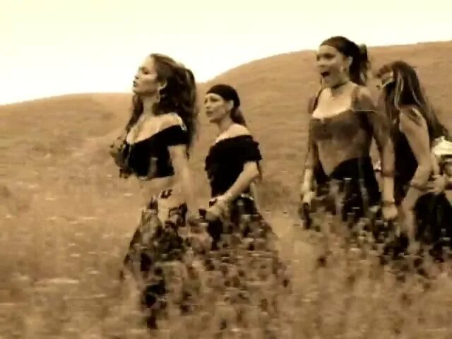 дженнифер лопес клип цыганка. Jennifer lopez - ain't it funny (alt version). Ain't funny jennifer lopez. Ain t it funny перевод. дженифео допес клип цыган.