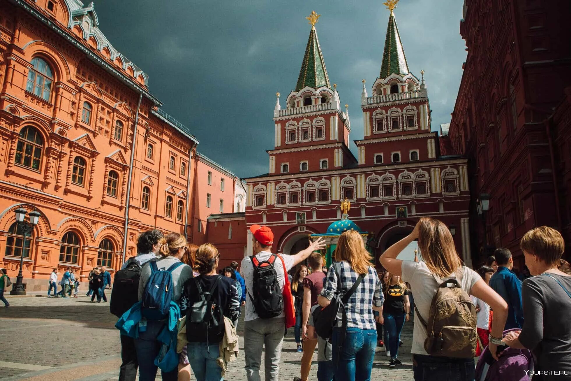 Туристы в Москве. Экскурсионный туризм. Туризм в Москве. Культурный туризм.