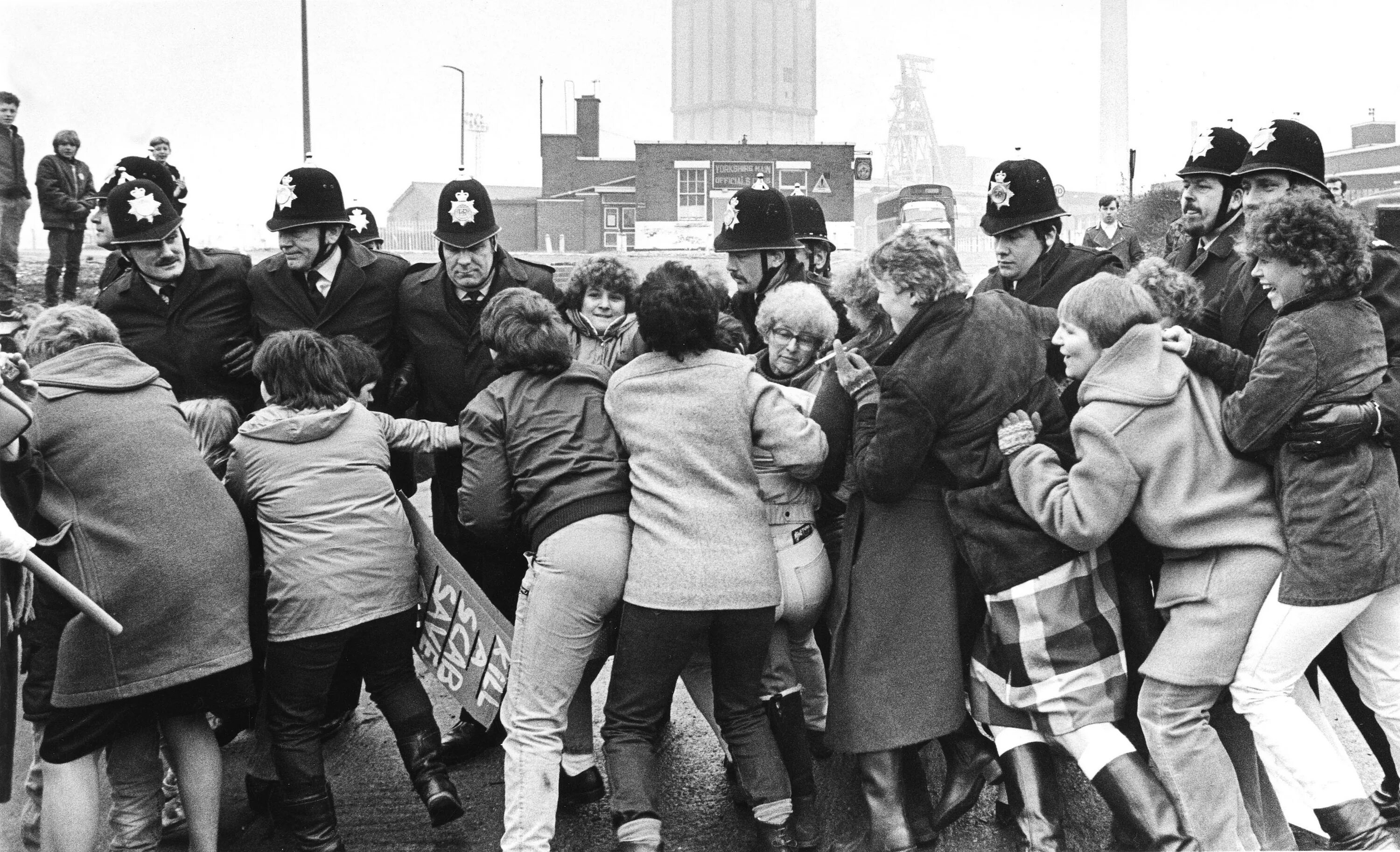 Маргарет тэтчер и шахтеры забастовка. Забастовка шахтеров ссср. Забастовки в италии в начале 20 века. В период забастовки. Донбасс шахтерские забастовки 1989 1991.