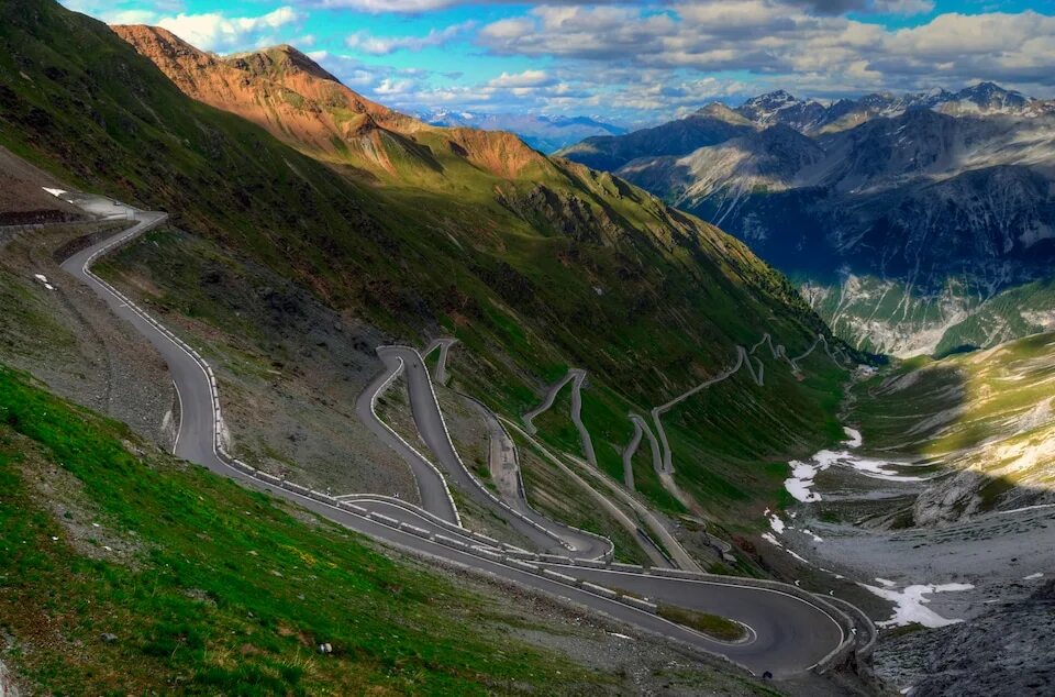 Румыния серпантин дорога. Румыния дорога в горах трансфагараш. Горный серпантин сочи. Тропа троллей в норвегии. Серпантины монтенегро.
