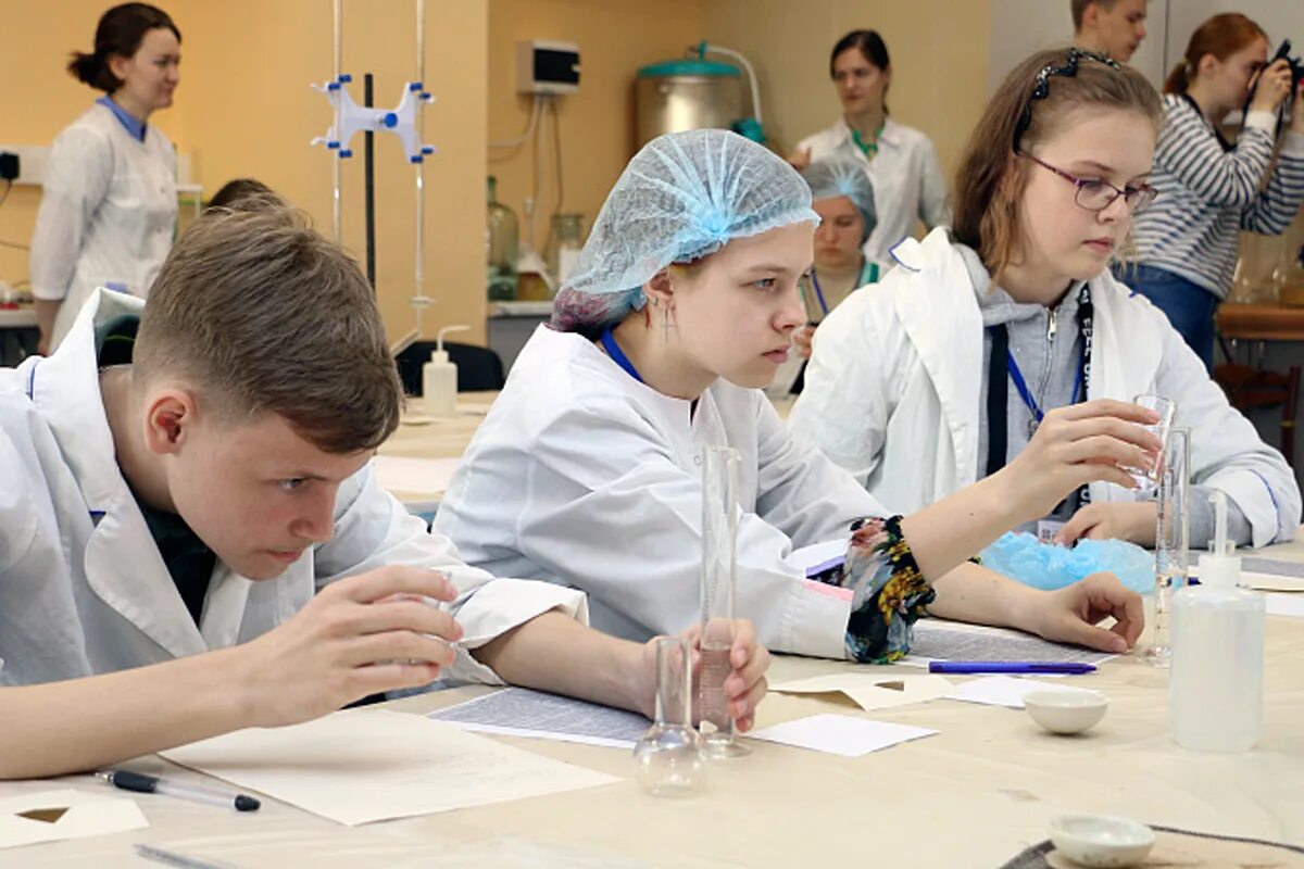 Медучилище после 9 класса. Колледж мид. Бухгалтерский колледж в москве. Форма в мед колледже. Учеба в медицинском колледже.