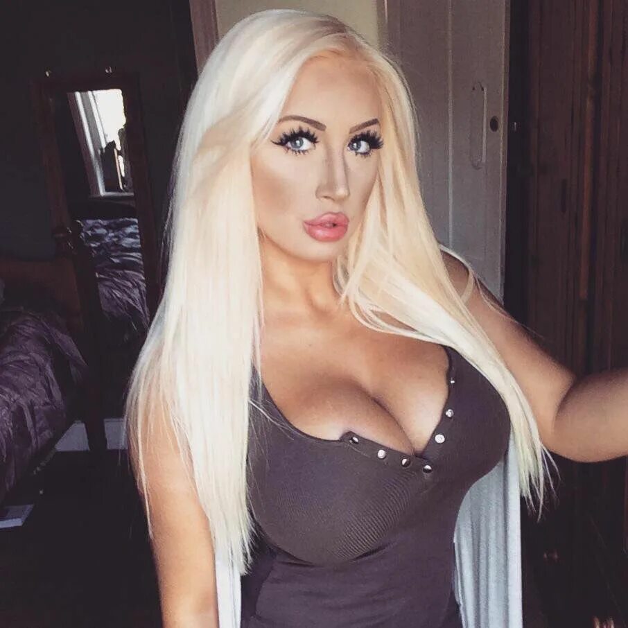 Blonde bimbo. Холли Дикон. Holly Deacon Бимбо. Holly Jay Deacon. Холли Дикон Dress.