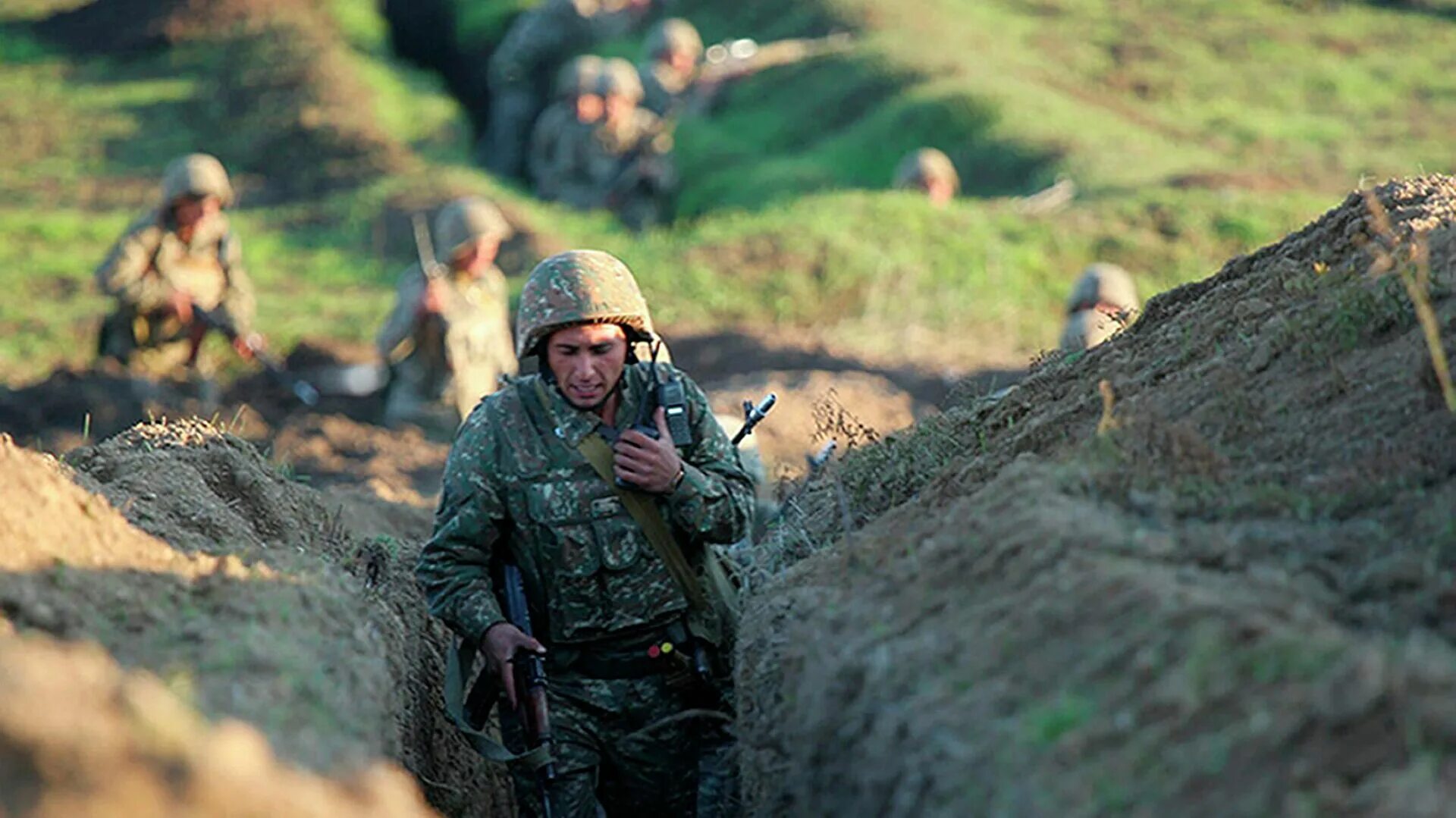 Армения войска к границе. Конфликт в Нагорном Карабахе 2020 солдаты. Армянские солдаты в Карабахе 2020.