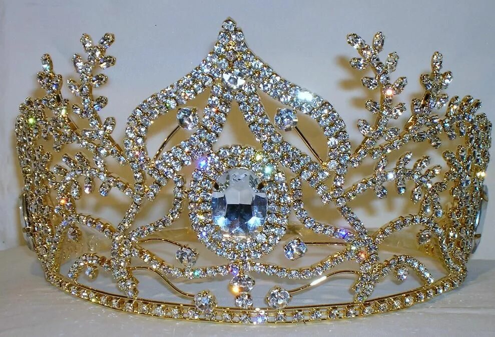 Crown collection. Тиары и диадемы. Диадема королевы Теоделинды. Королевские тиары с изумрудами. Корона с драгоценными камнями.