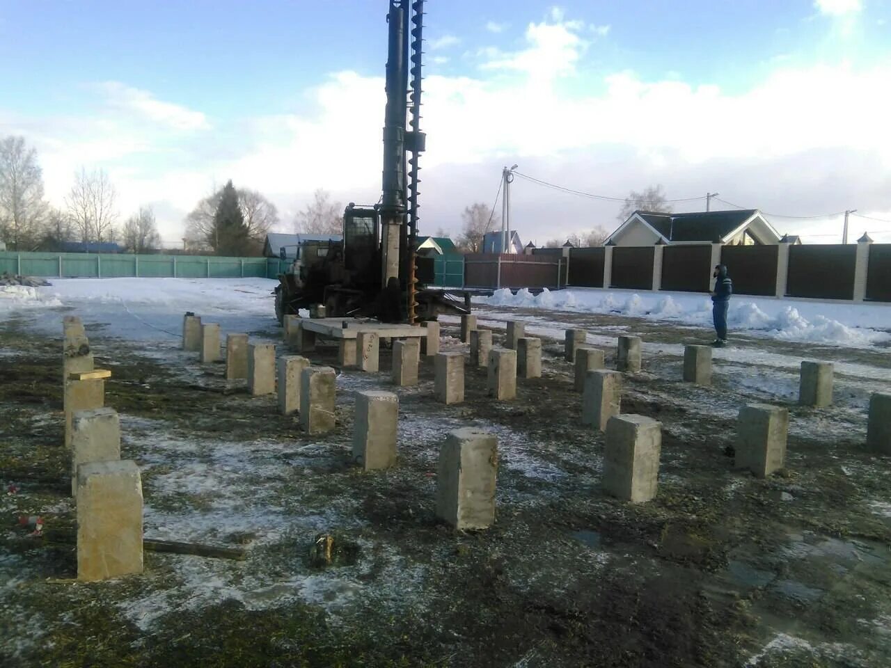 Забивная свая 200х200 2000. Фундамент на забивных сваях. Забить сваи фундамент. Забивные сваи. Стройматик сгк-200.