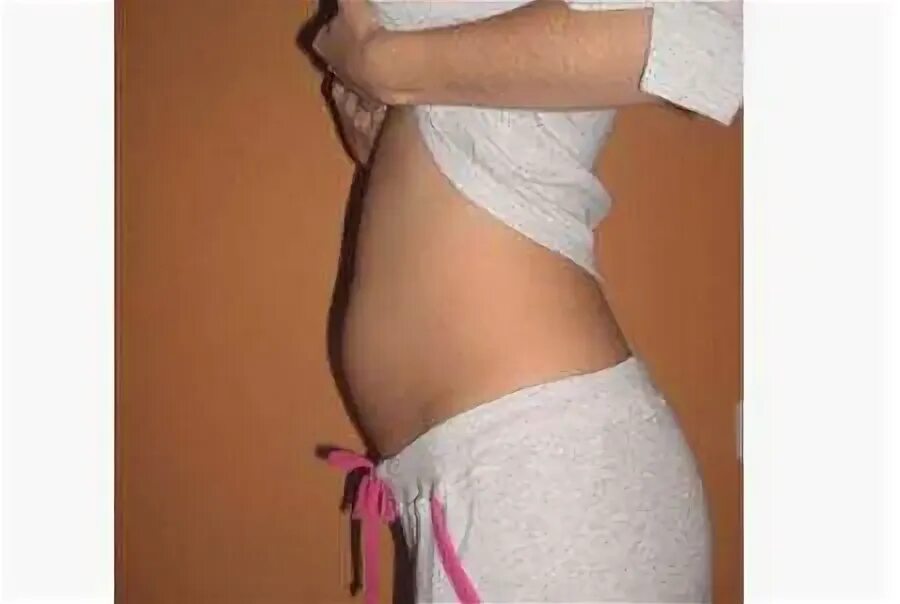 Беременна 2 месяц. Живот на 2 мнсяцах беременности. Животик на втором месяце беременности. Беременный животик 2 месяца. Живот в 2.5 месяца беременности.