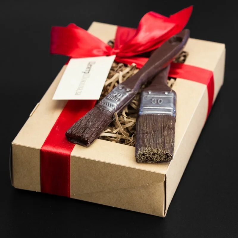 Подарки из шоколада. Швейцарский шоколадный подарок. Шоколад корпоративный подарок. Шоколадные инструменты.