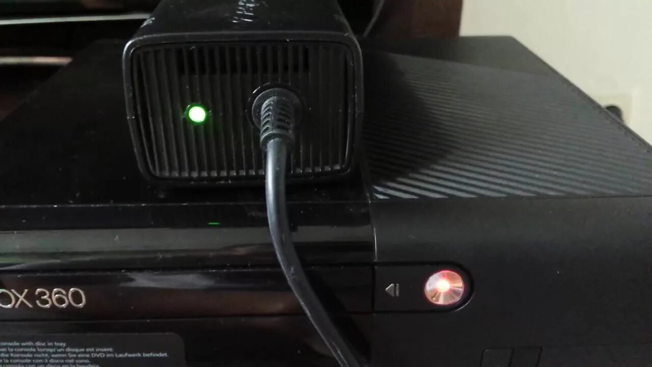 Как открыть хбокс. Иксбокс 360 Лайт. Xbox 360 e Red. Xbox 360 RGB. Xbox 360 красный огонь.