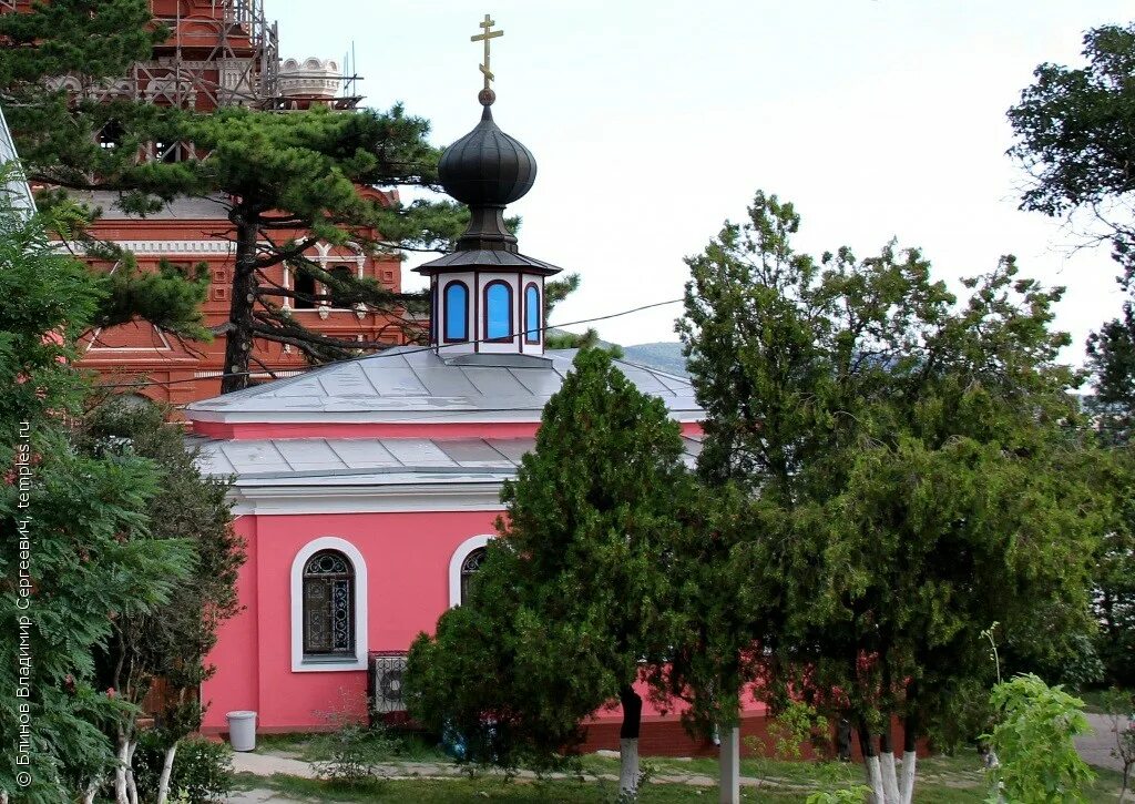 Сайт топловского монастыря. Монастырь Параскевы в Крыму Топловский. Топловский монастырь храм Параскевы. Храм Святой Параскевы в Крыму. Белогорск Крым Топловский монастырь.