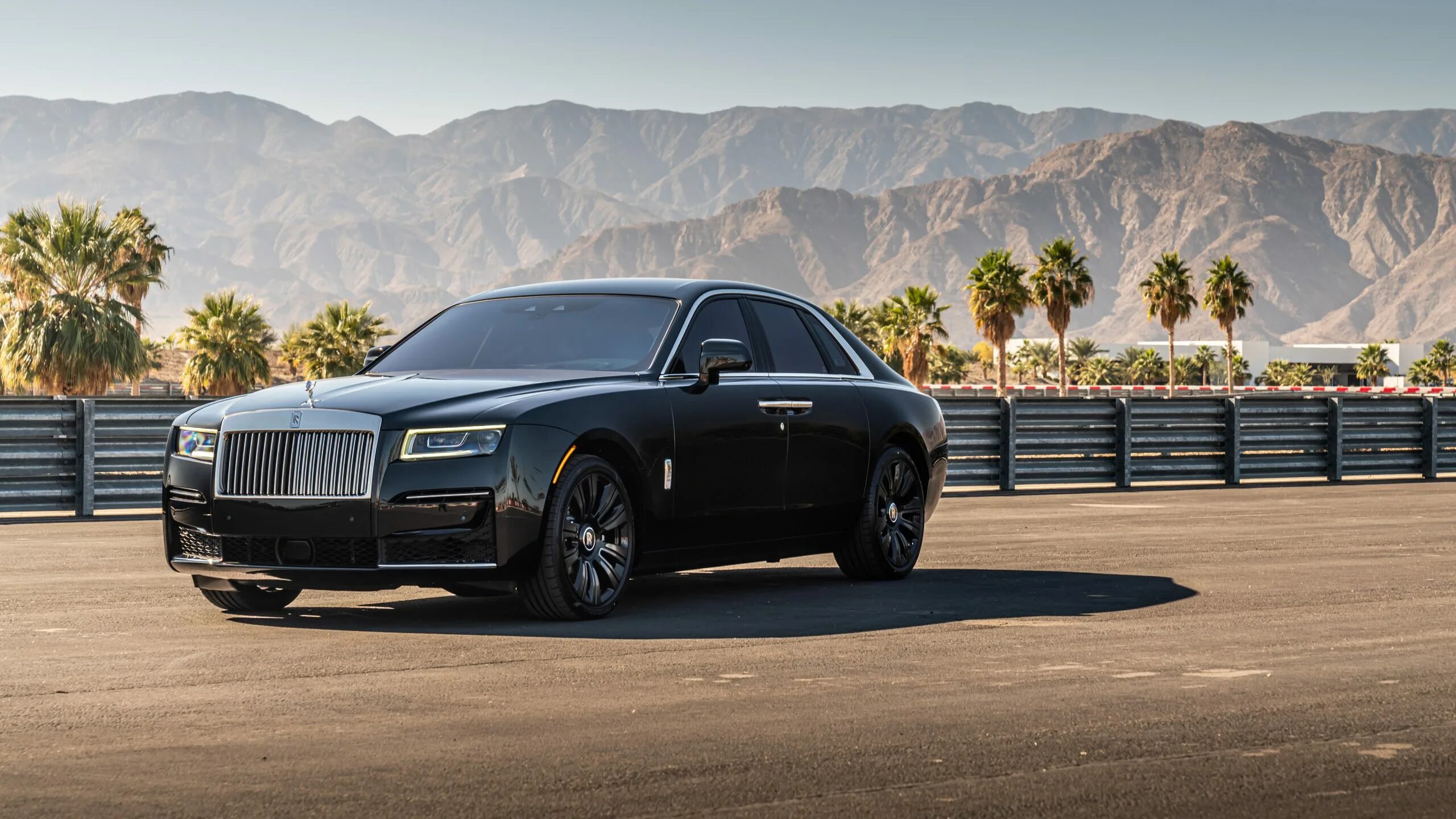 Rolling 2021. Rolls Royce Ghost 2021. Rolls Royce Ghost 2022. Rolls Royce Ghost 2021 черный. Новый Rolls Royce Ghost 2021.