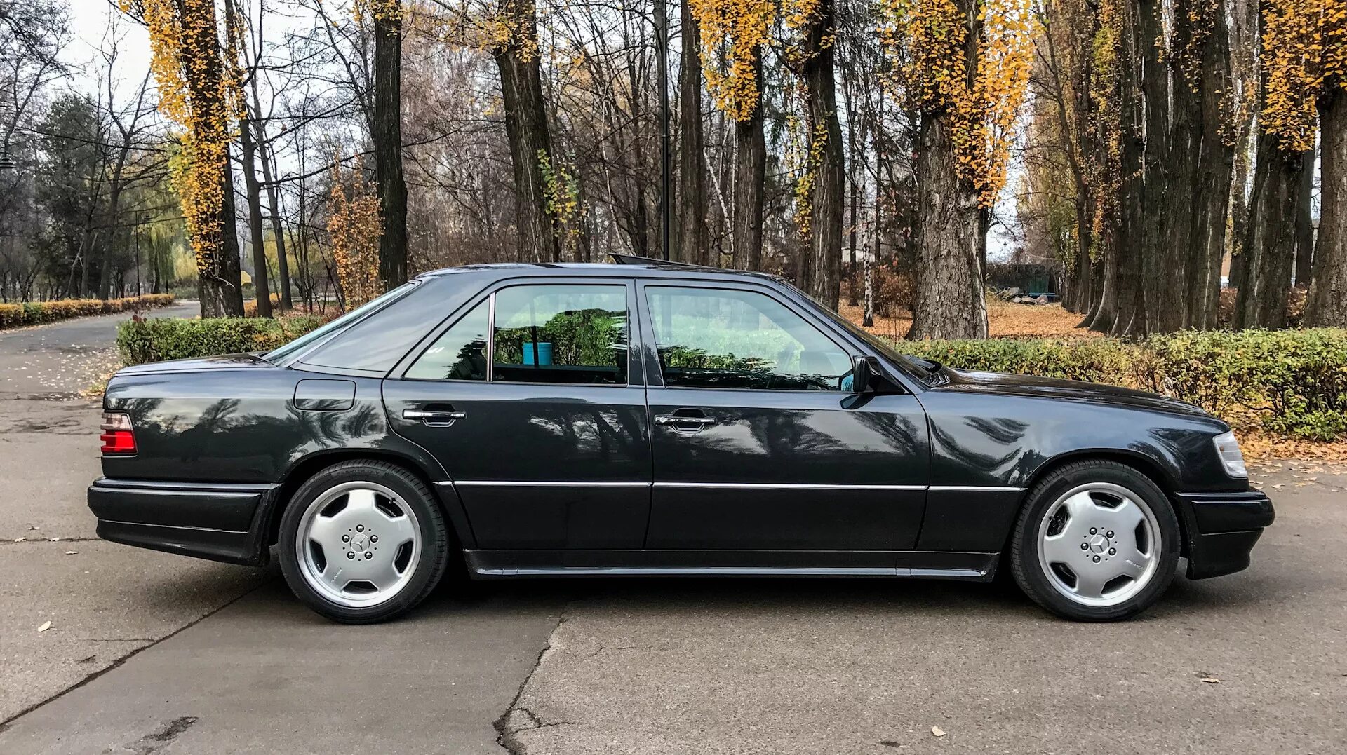 Мерседесы реставрация. Mercedes e420 w124. Мерседес 124 удлиненный. W124 удлиненный. W124 e420 характеристики.