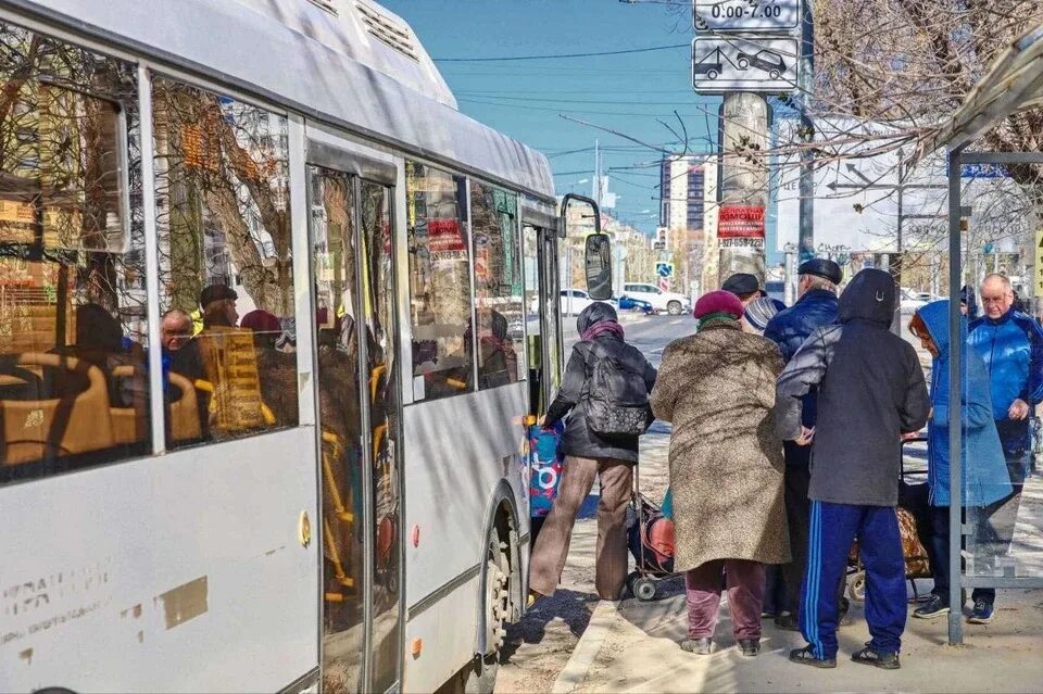 Когда пустят дачные автобусы в 2024 году. Дачный автобус. Автобусы России. Автобусные остановки в Кузбассе. Маршрутный автобус.