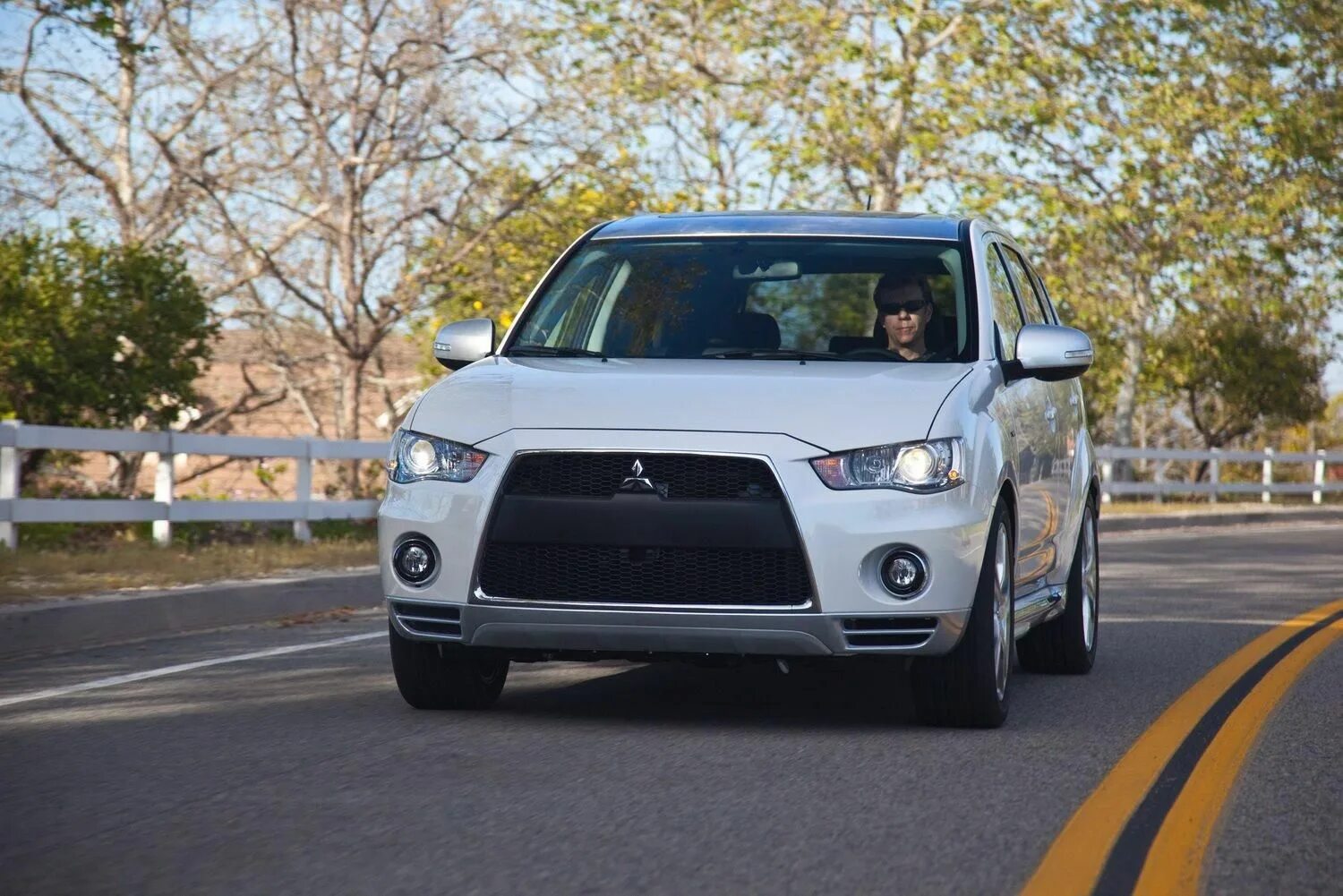 Mitsubishi Outlander XL 2010. Митсубиши Аутлендер XL 2010. Mitsubishi Outlander gt 2010.