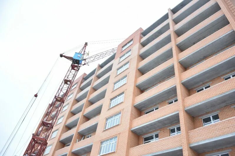 Перенос срока сдачи дома застройщиком. Застройщик сделка. Питер в марте 2023. Строительство картинки. Застройщик картинка для презентации.