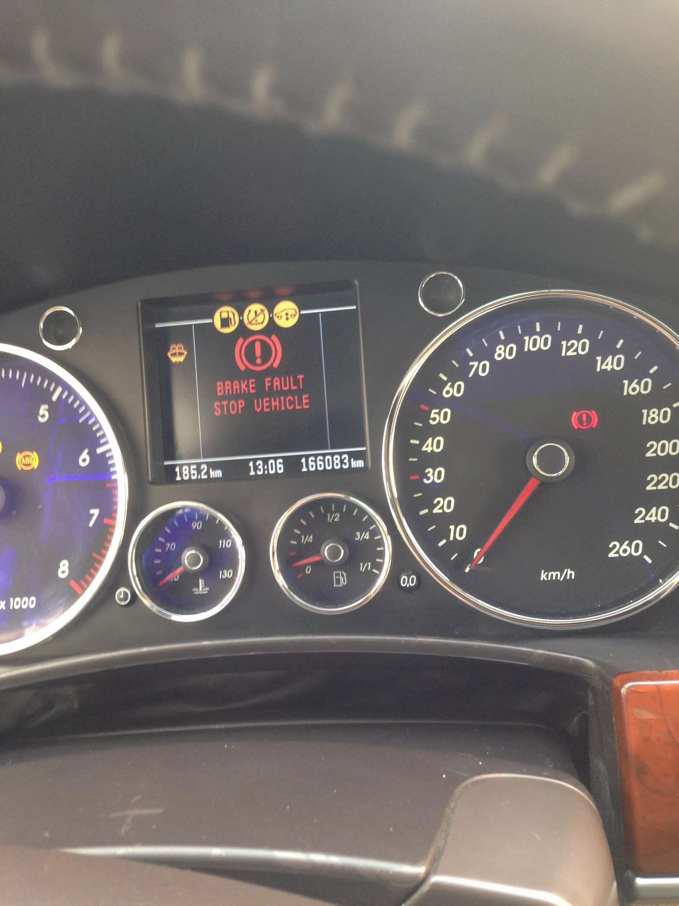 Brake fault stop. Check headl range control туарег gp. таймер туарег. brake fault stop пассат б5. значки ошибок на фольксваген туарег.