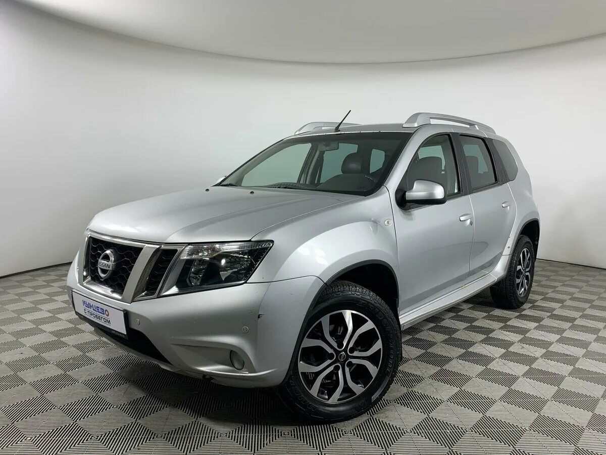 Ниссан террано москва. 0 143 л. Nissan terrano 2017 двигатель. Ниссан террано москва. Ниссан террано 2015 серебро.