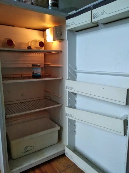 Найти рабочий холодильник. Нужен холодильник. холодильник алиска. рабочий холодильник нужен. рабочий холодильник рабочий.