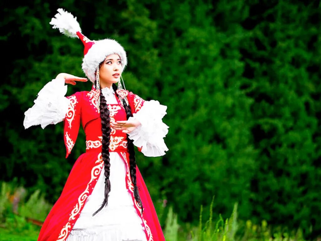 Саукеле казахский. Костюм казахский девушки. Саукеле киргиз. А. Казахские девушки в национальной одежде.