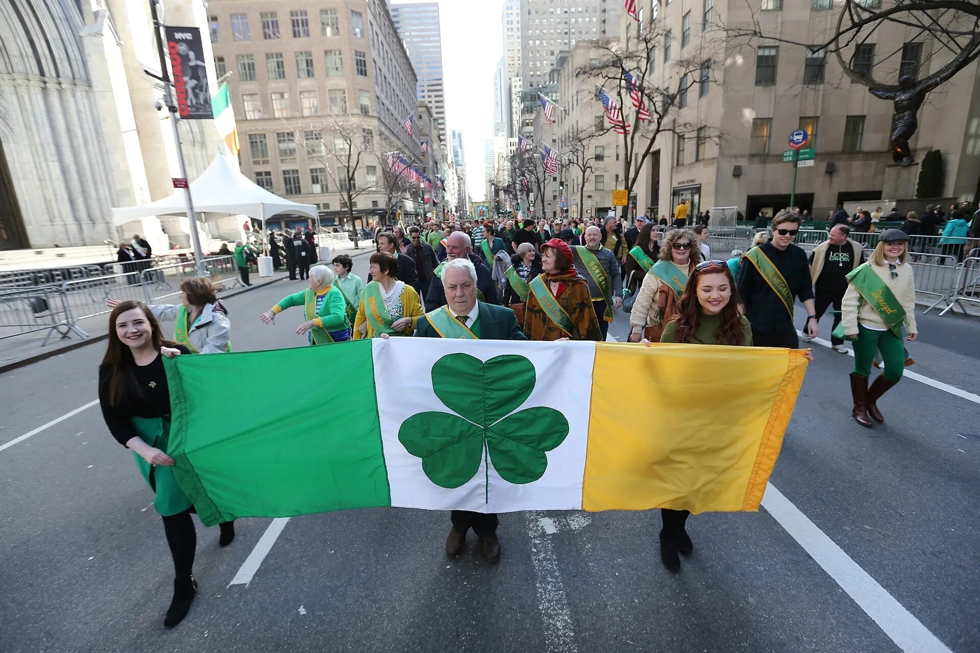 Irish traditions. Праздник Святого Патрика в Ирландии. День Святого Патрика в Ирландии. Северная Ирландия праздник Святого Патрика. Святой Патрик Ирландия.