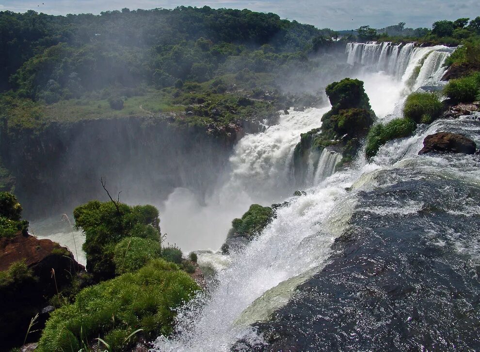 Водопады реки амазонки Игуасу. Всемирное наследие водопады Игуасу. Водопад Игуасу ЮНЕСКО. Наследие ЮНЕСКО Аргентина. Объект всемирного наследия природы